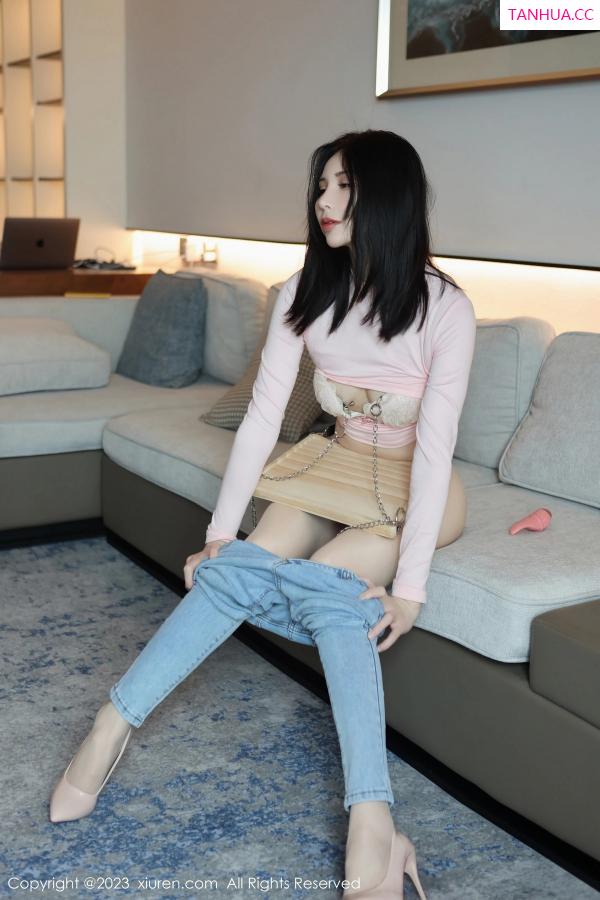   [XiuRen]高清写真图 2023.06.29 No.6992 王曼柔 牛仔裤美腿第38张图片